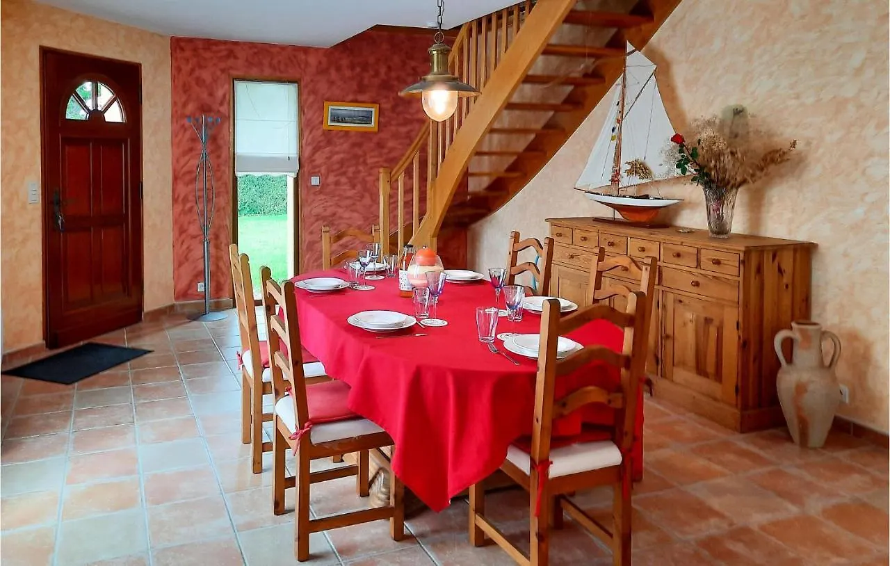3 Bedroom Amazing Home In Plourivo Holiday home