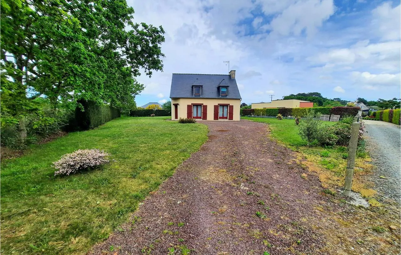 3 Bedroom Amazing Home In Plourivo 0*,  France
