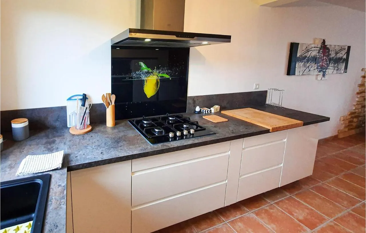 3 Bedroom Amazing Home In Plourivo Holiday home